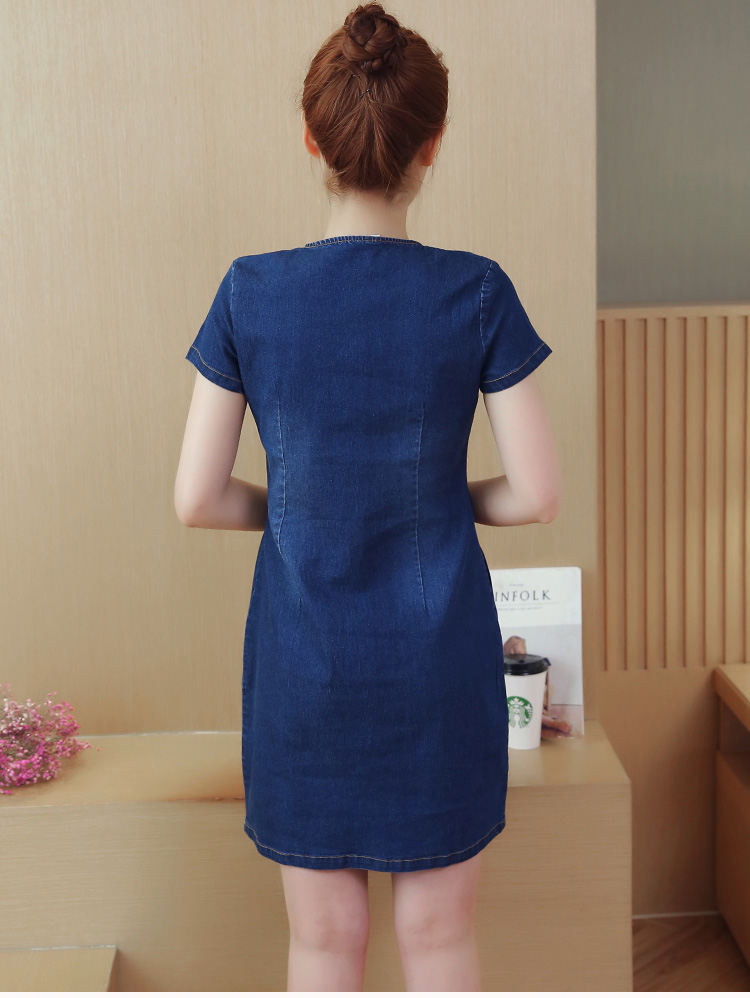 ĐẦM JEAN SUÔNG CỔ V ĐÍNH NÚT